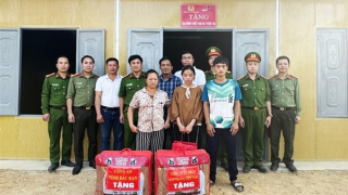 Bắc Kạn: Bàn giao 4 căn nhà tặng các hộ gia đình bị thiệt hại do thiên tai