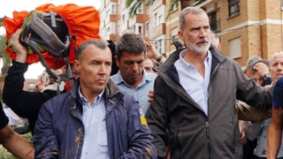 Cơn lũ quét “nhấn chìm” chính giới Tây Ban Nha