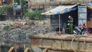 Thi thể không quần áo nổi trên kênh Tham Lương - Bến Cát - Rạch Nước Lên
