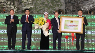 Hòa Bình đón nhận Bằng xếp hạng Di tích Quốc gia đặc biệt