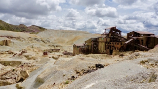 Vật vã ở mỏ thiếc Huanani