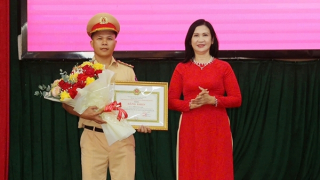 Tặng bằng khen chiến sĩ CSGT nhiều lần hiến tiểu cầu cứu người
