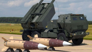 Sức mạnh của tên lửa ATACMS tầm bắn 300km Mỹ viện trợ Ukraine