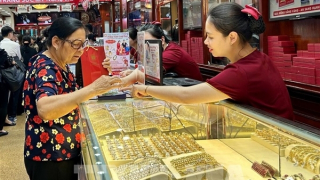 Giải pháp nào để người dân "bình tĩnh" với vàng?