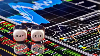 P/E thị trường chứng khoán ở mức đáy, nhà đầu tư nên làm gì?