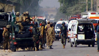 Phiến quân phục kích, nã đạn 40 phút liên tục vào đoàn xe chở người Shiite ở Pakistan