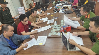 Triệt phá đường dây nhập lậu, tiêu thụ hàng nghìn tấn "khí cười"