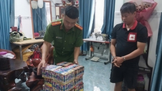 Bắt quả tang đối tượng mua 30kg pháo về chơi Tết