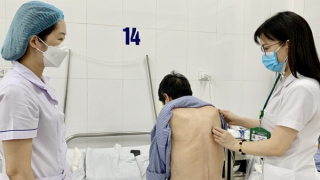 Thời tiết giao mùa, nhiều người “sụt sịt”