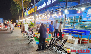 Chợ hải sản bủa vây hè phố Cần Thơ