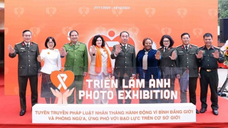 Triển lãm ảnh và tuyên truyền pháp luật nhân tháng hành động về bình đẳng giới