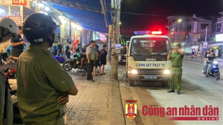 Lập biên bản vi phạm đối với 2 cơ sở kinh doanh hải sản lấn chiếm vỉa hè, lòng lề đường ở Cần Thơ