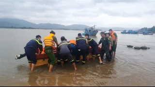 Công an quyên góp hỗ trợ thân nhân 2 vợ chồng mất tích trên sông Đà Nông