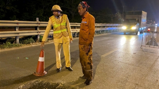 "Sờ gáy" nhà thầu thi công cẩu thả trên QL1A gây mất ATGT