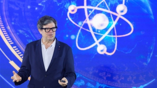 Nhà khoa học VinFuture lý giải vì sao AI không thể thông minh được như con người