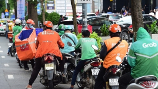 Hà Nội lấy ý kiến về quy định xe ôm phải có thẻ hành nghề