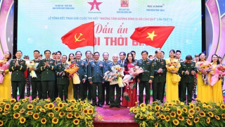 Trao giải Cuộc thi viết “Những tấm gương bình dị mà cao quý” lần thứ 15