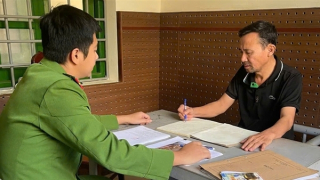 Công an bất thần xuất hiện, tóm gọn nhóm vàng tặc trong hẻm núi