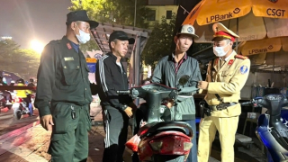 Vừa “nhảy” được chiếc xe máy, hai tên trộm U60 bị Cảnh sát bắt giữ