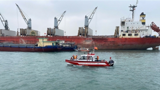 Cứu 3 người trong vụ chìm tàu tại cảng Hòn Nét