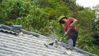 Phá dỡ khu biệt thự xây trái phép trên đất quốc phòng