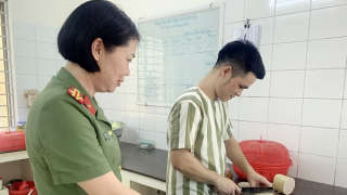 Nữ quản giáo và "nghệ thuật" thu phục lòng người