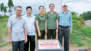 Ngọt lành mạch nước những giếng khoan do Công an vận động xây lắp tặng đồng bào
