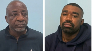 Hai người đàn ông nước ngoài tái diễn chiêu lừa "đô la đen"