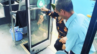 Những việc làm tận tâm chan chứa nghĩa tình của nhân viên phục vụ buýt Traserco