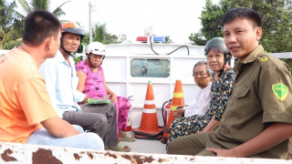 Vĩnh Long ra mắt tổ xe đưa rước miễn phí người cao tuổi đi làm CCCD