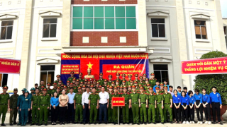 Gần 700 học viên CSND “3 cùng” với người dân các huyện vùng biên