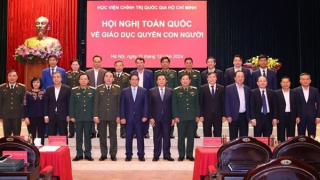 Bảo vệ quyền con người là làm cho mỗi người dân ngày càng ấm no và hạnh phúc