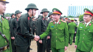 Hơn 300 học viên Trung cấp huấn luyện quân sự, võ thuật tại Bộ Tư lệnh Cảnh sát cơ động