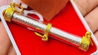 Chợ bùa yêu nhộn nhịp cuối năm