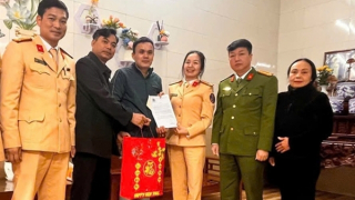 Giám đốc Công an tỉnh gửi thư cảm ơn người đàn ông cứu cháu bé tránh điểm mù xe tải
