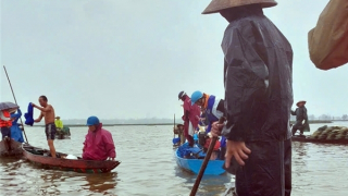 Đêm khuya chèo ghe đi đánh bắt cá, hai mẹ con bị tử vong thương tâm
