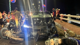 Tạm giữ tài xế say xỉn lái ôtô tông 3 xe máy khiến 5 người bị thương