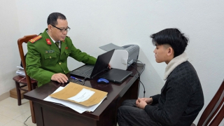 Hành hung bạn chỉ vì 10.000 đồng