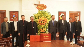 Lãnh đạo Bộ Công an chúc mừng các chức sắc, tín đồ Công giáo và Tin lành nhân Lễ Giáng sinh