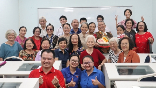 Khi người già đi học công nghệ