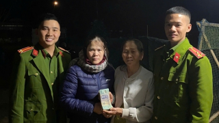 Nhặt được 11 triệu đồng, nữ nông dân tìm người trả lại