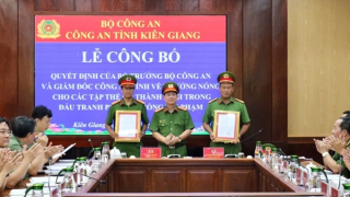 Trao thưởng của Bộ trưởng Bộ Công an tặng các tập thể thuộc Công an tỉnh Kiên Giang