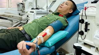 Đại úy Công an từ Quảng Nam ra Đà Nẵng hiến máu cứu người