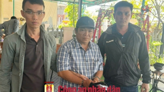 Bắt quả tang đối tượng lừa nhận tiền lo “ông Đại tá Bộ Công an” để lấy xe vi phạm