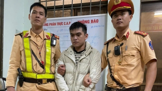 Bị thương tích, CSGT vẫn kiên quyết truy bắt gã tài xế vận chuyển ma tuý