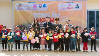 Công an tỉnh Sơn La và món quà ý nghĩa trao tặng trẻ em vùng cao