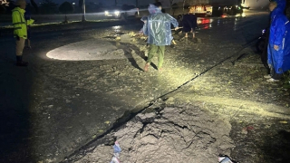 CSGT truy vết phương tiện làm rơi vãi bùn, đất xuống đường gây mất ATGT