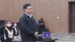 Cựu Phó Giám đốc Sở Ngoại vụ tỉnh Thái Nguyên: “Dịch COVID-19 là cơ hội để bị cáo kiếm thêm thu nhập”