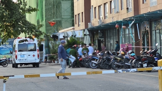 Người đàn ông tử vong cạnh nhiều tấm kính vỡ dưới sảnh chung cư