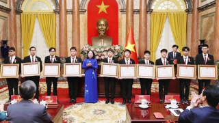 Trao Huân chương Lao động cho 20 học sinh đoạt giải quốc tế năm 2024